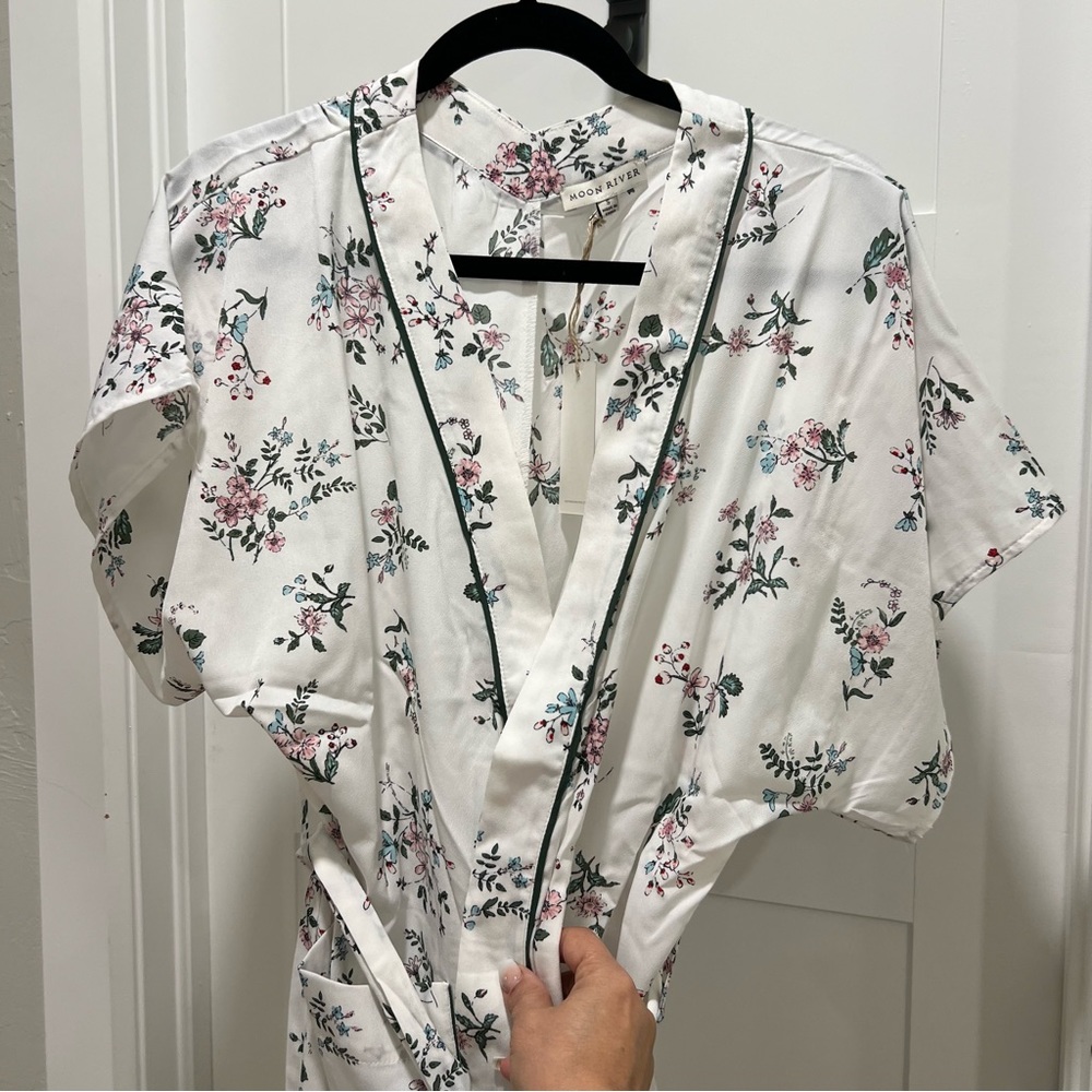 Anthropologie Moon River Short White Robe with Pink Flowers. Several Available